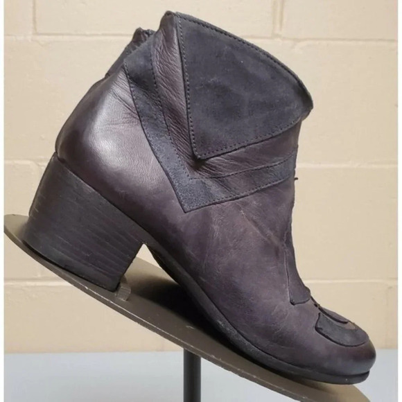 Gidigio Size 38 Charcoal Gray Leather w/ Suede Bootie / Ankle Booties  Italy EUC - Picture 3 of 12
